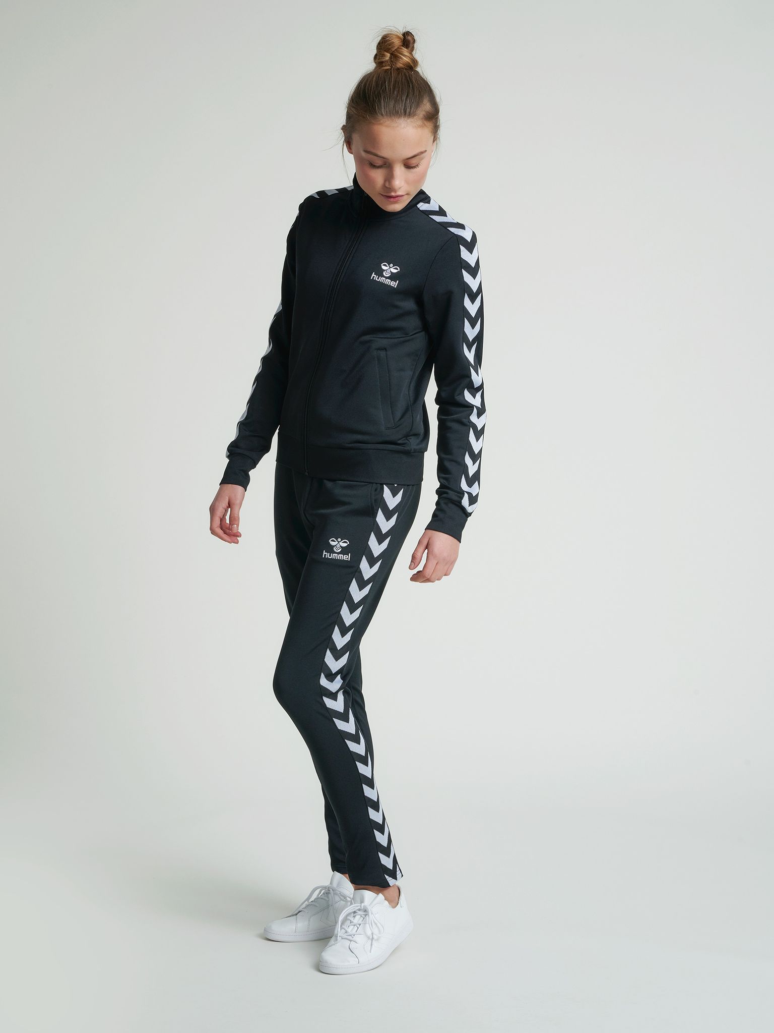 hmlNELLY 2.0 ZIP JACKET