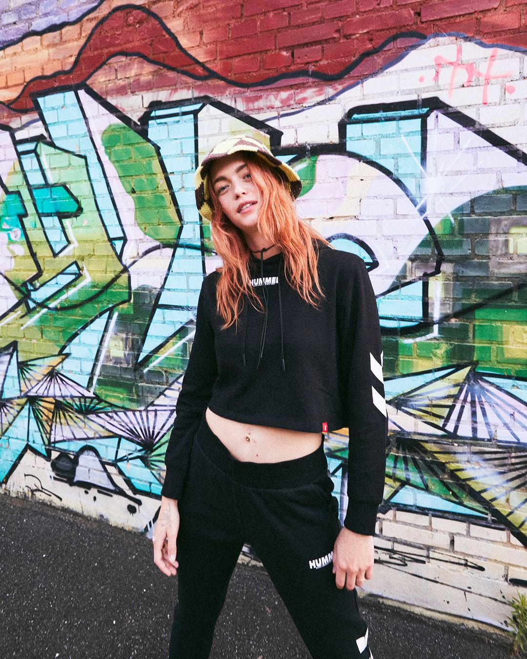 hmlLEGACY WOMAN CROPPED HOODIE