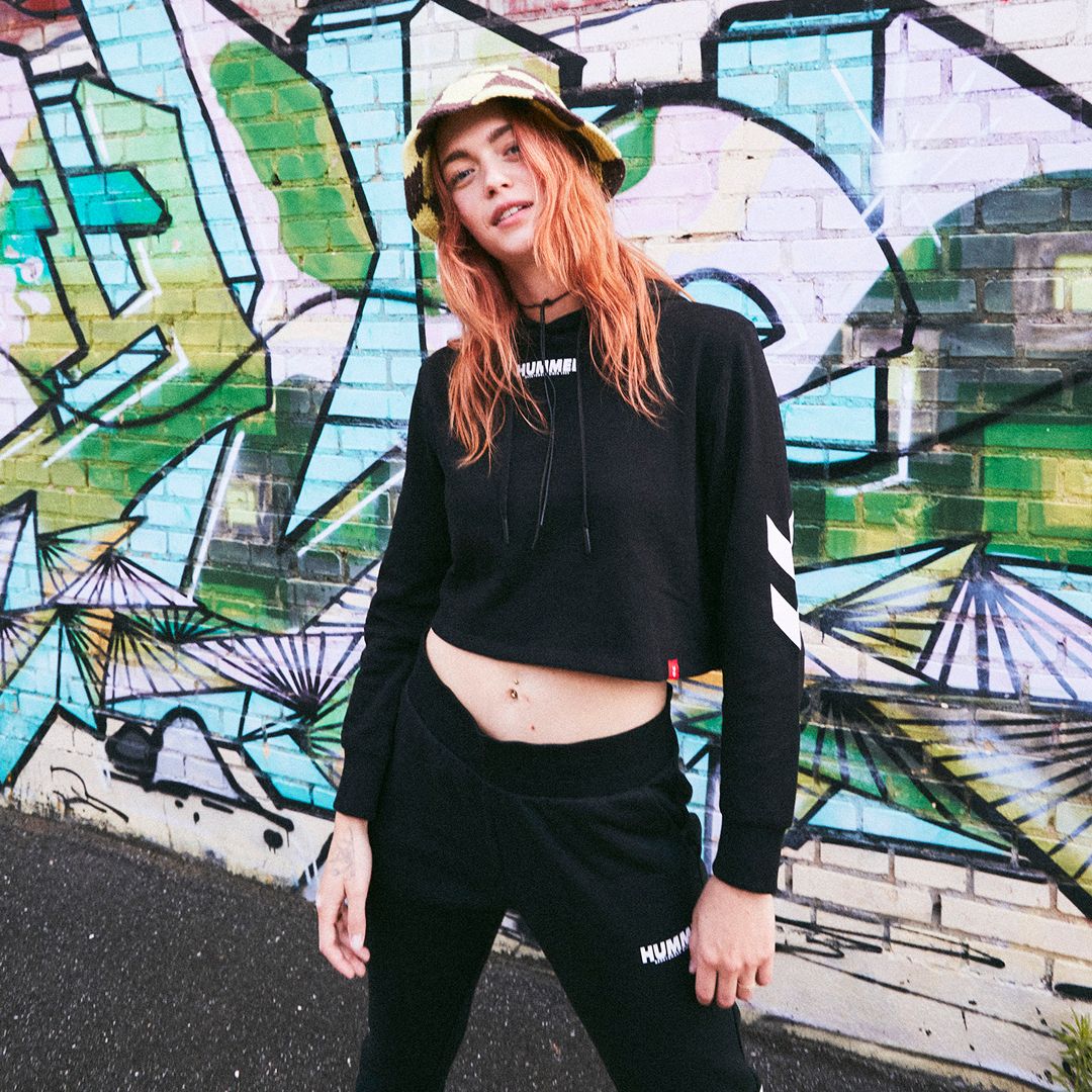 hmlLEGACY WOMAN CROPPED HOODIE