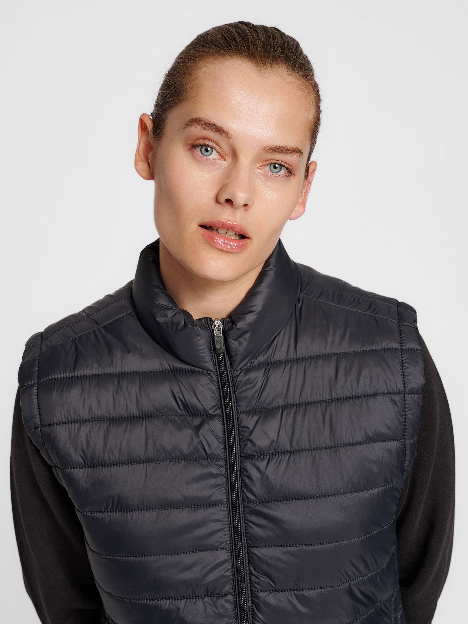 hmlRED QUILTED WAISTCOAT WOMAN