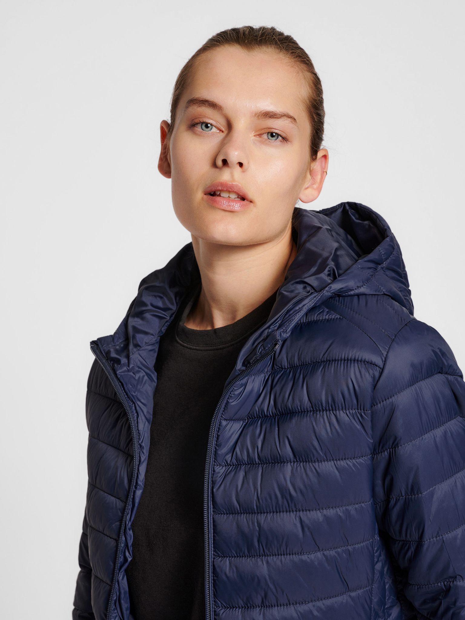 hmlRED QUILTED HOOD JACKET WOMAN