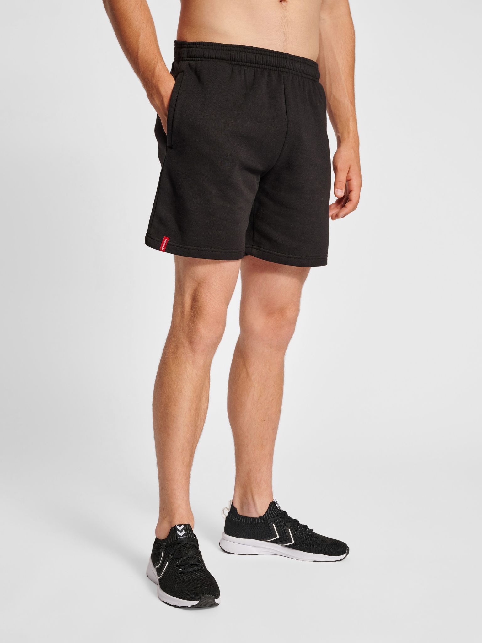 hmlRED BASIC SWEAT SHORTS