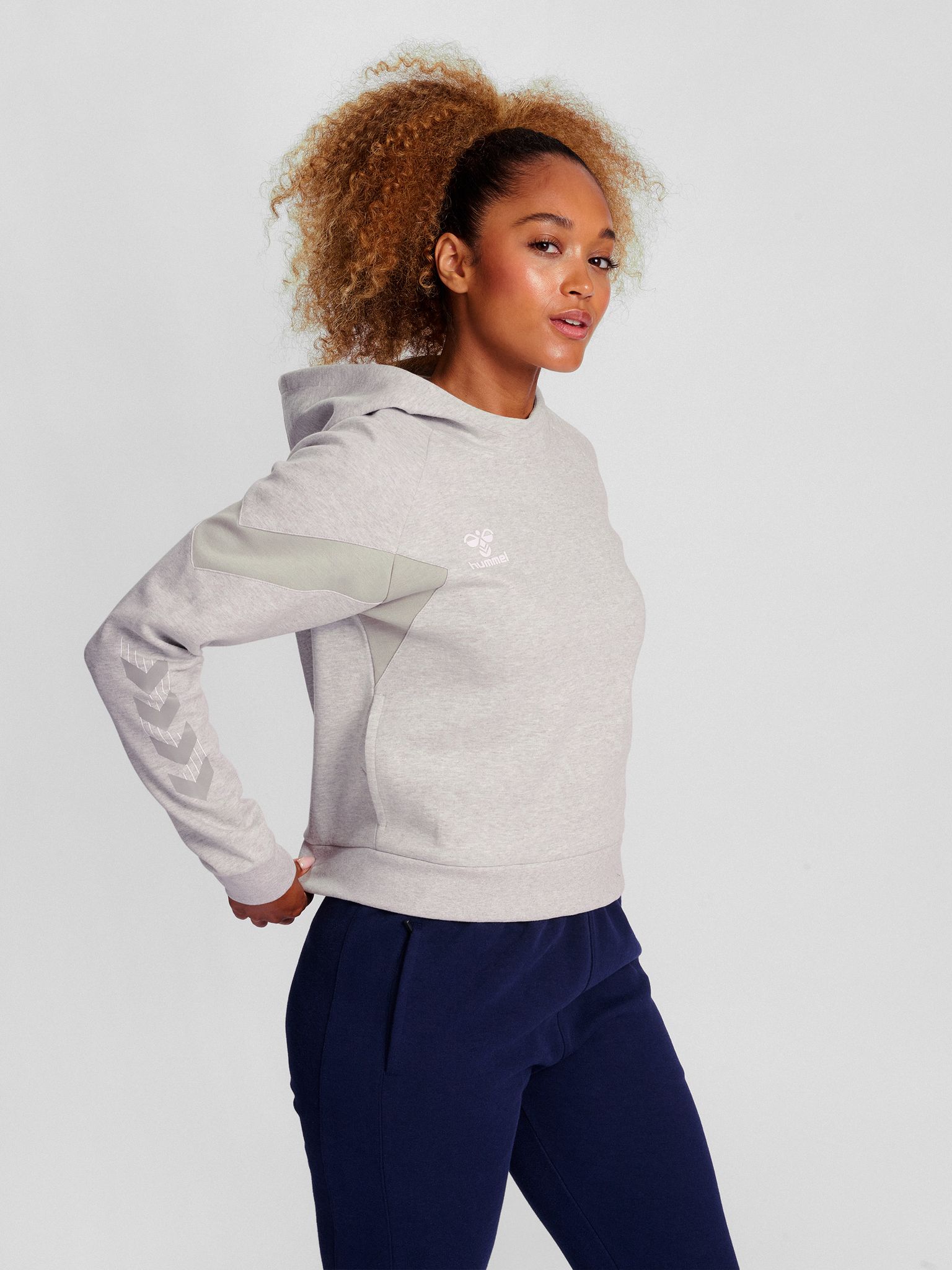 hmlTRAVEL SWEAT HOODIE WOMAN